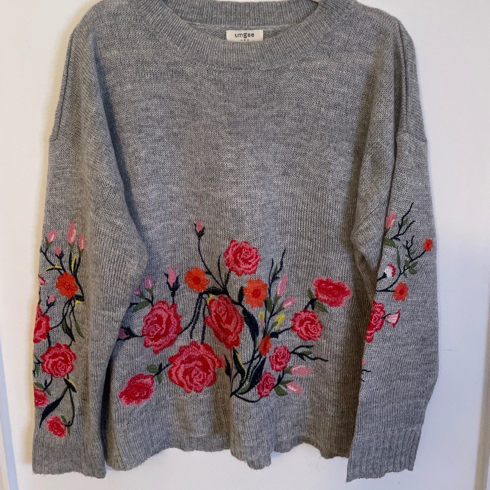 Light gray sweater with flower design